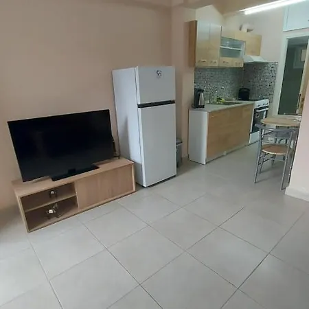 Dream In 2020 Renovated, Sunny Apartament