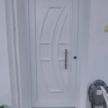 Dream In 2020 Renovated, Sunny Apartment *